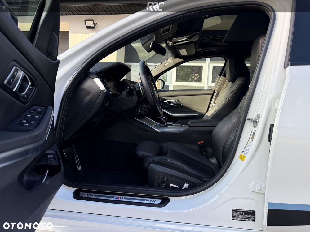 BMW Seria 3 330i M Sport - 27