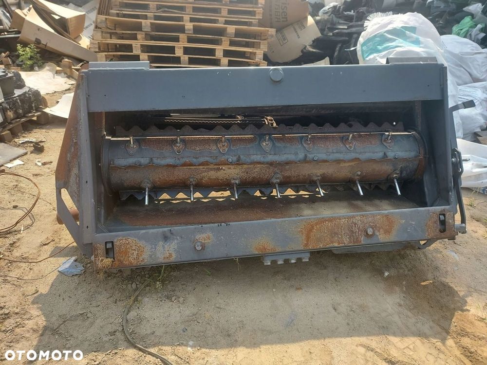 PODAJNIK POCHYŁY GARDZIEL KOMBAJN FENDT 6335C 15r - 2