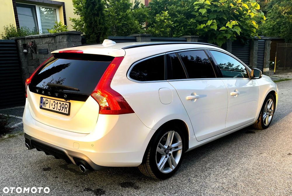 Volvo V60 D4 AWD Geartronic RDesign - 15