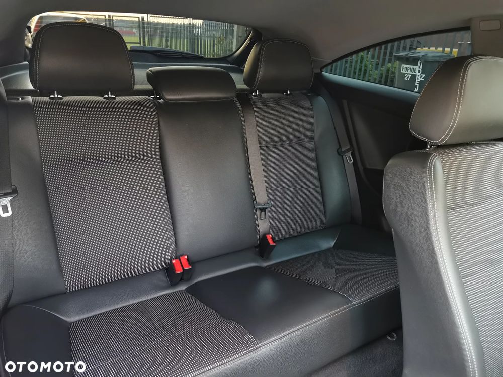 Opel Astra 1.6 Black&White - 11