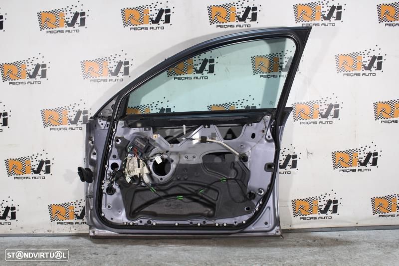Porta Frente Direita Audi A6 (4F2, C6)  Porta Frontal Direita Audi A6 - 6