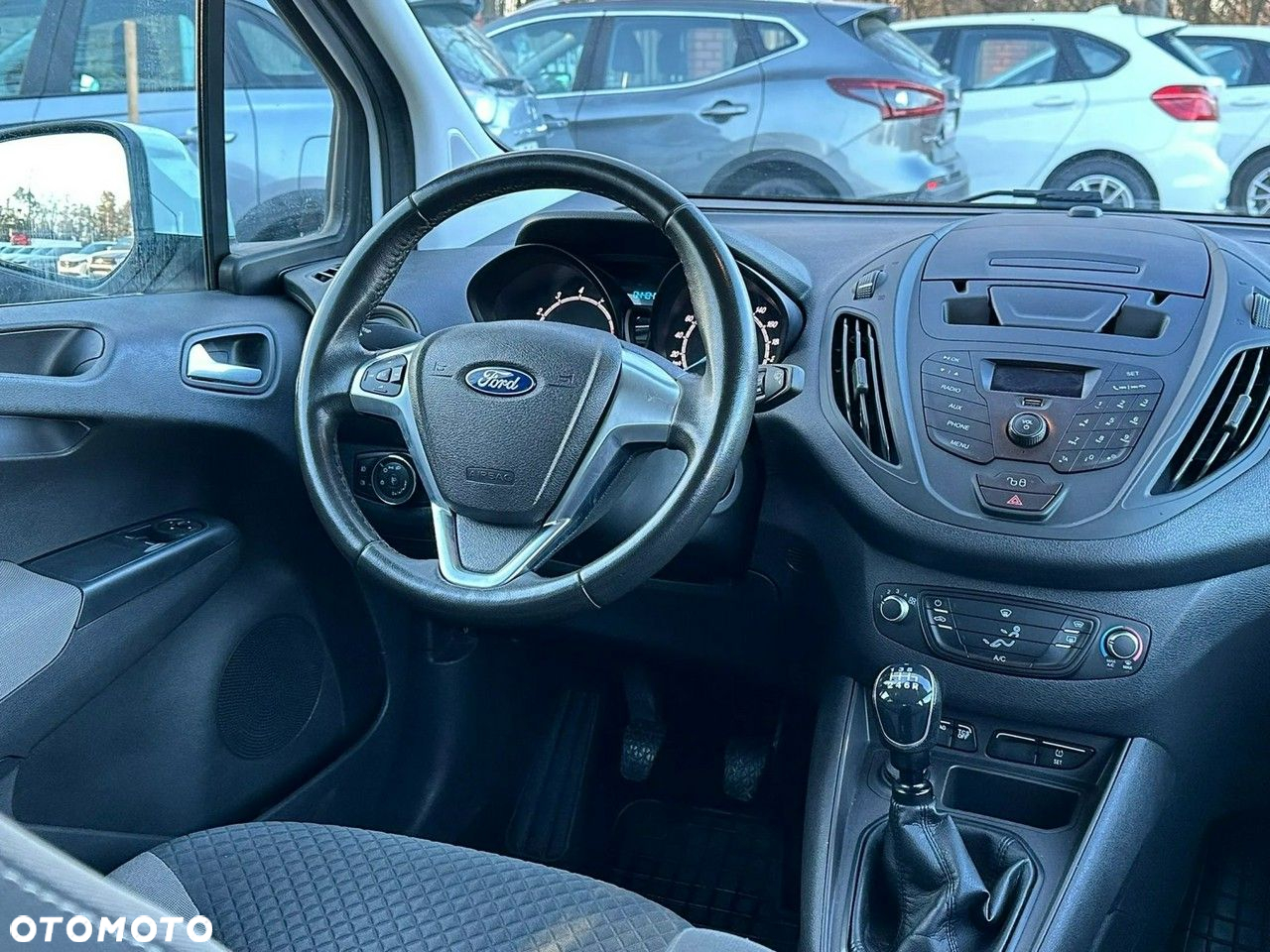 Ford Transit Courier - 15