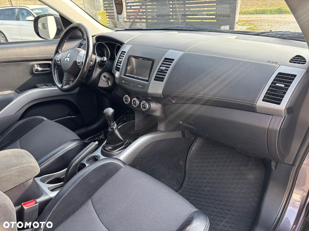 Mitsubishi Outlander - 9