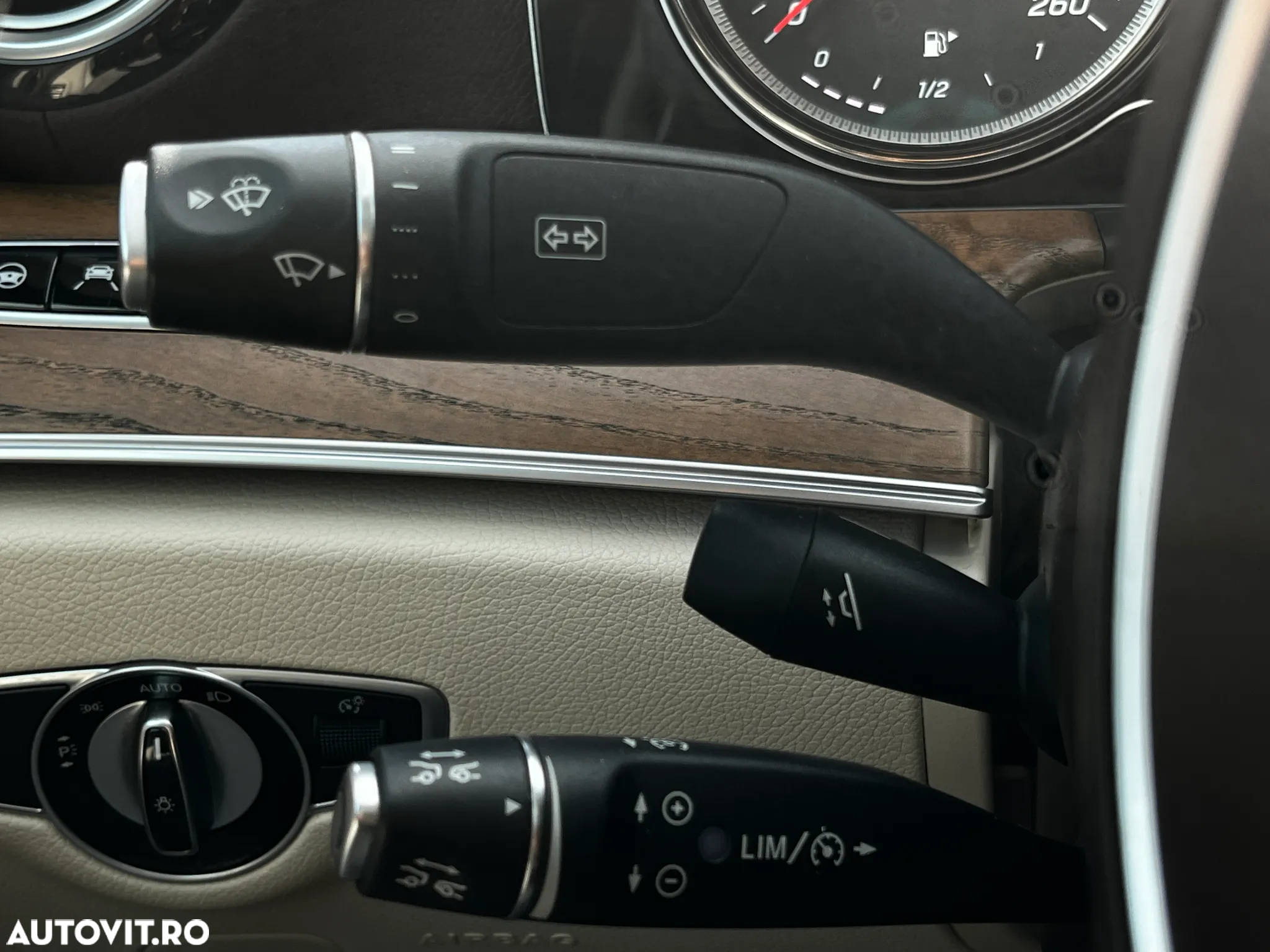 Mercedes-Benz E 300 9G-TRONIC Exclusive - 17