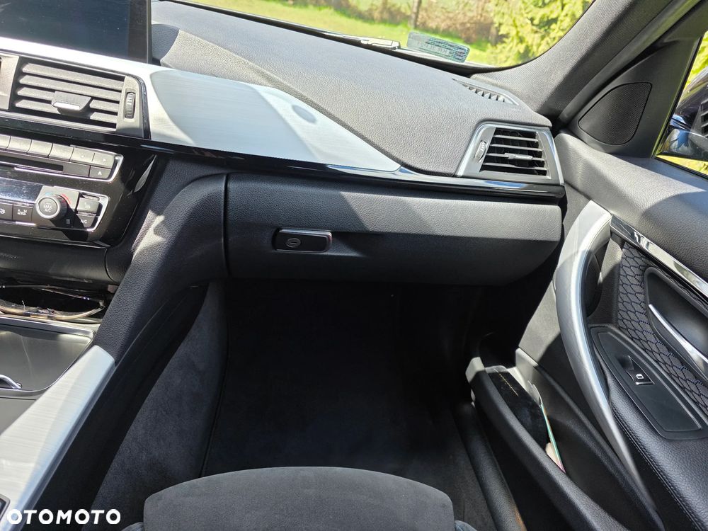 BMW Seria 3 330i xDrive M Sport - 13