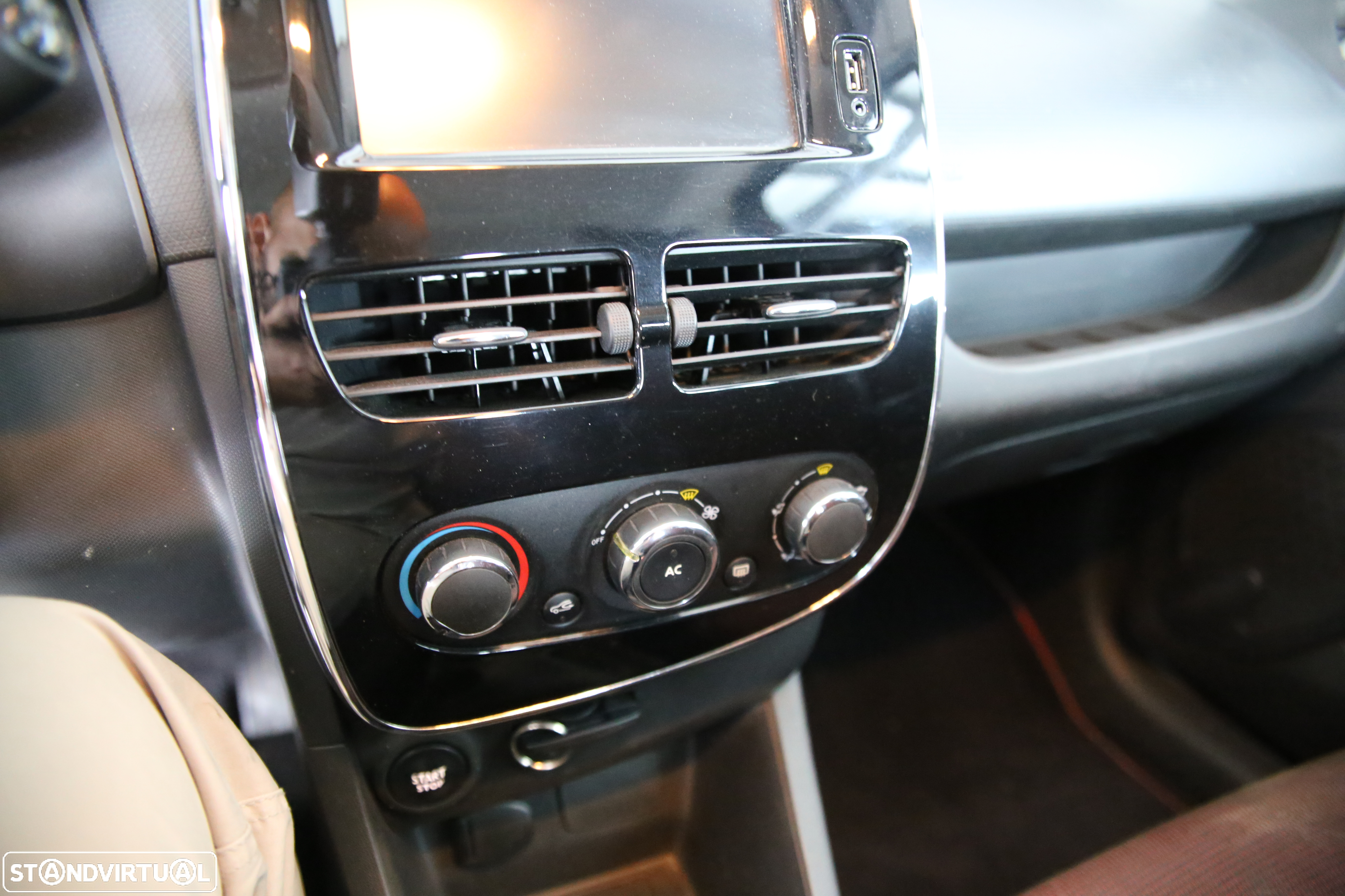 Renault Clio 1.5 dCi # - 12