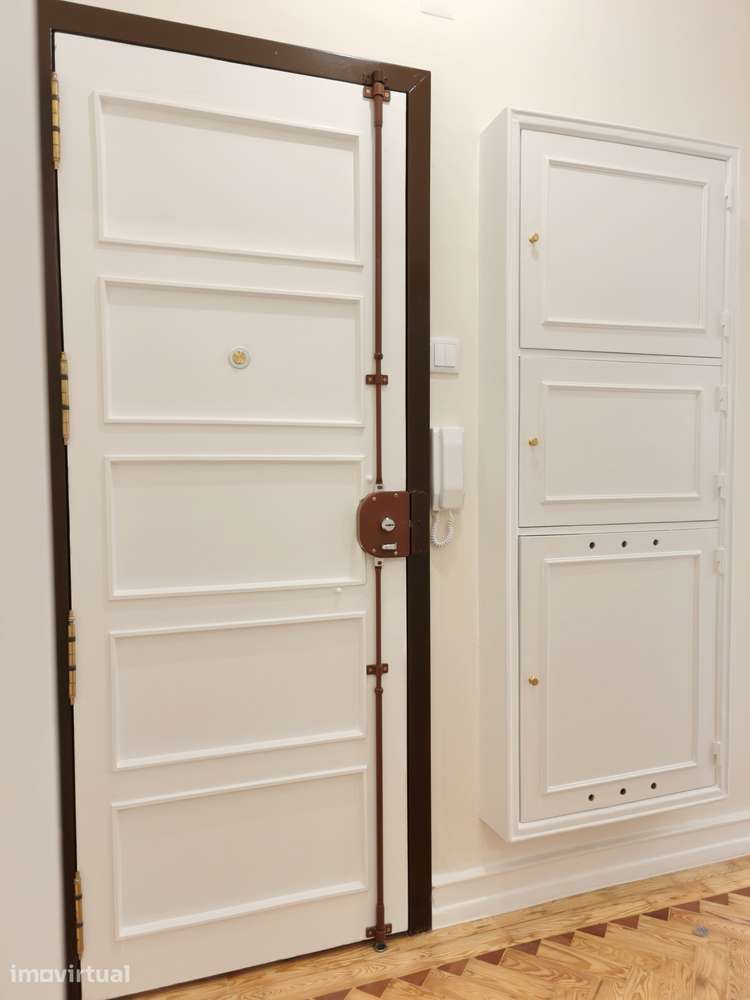 APARTAMENTO T2 A ESTREAR NO ALTO DE SANTO AMARO - Grande imagem: 2/16