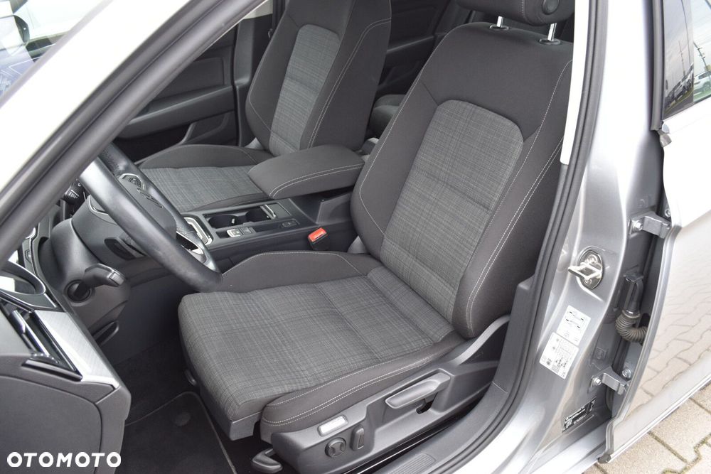 Volkswagen Passat 2.0 TDI Business DSG - 28