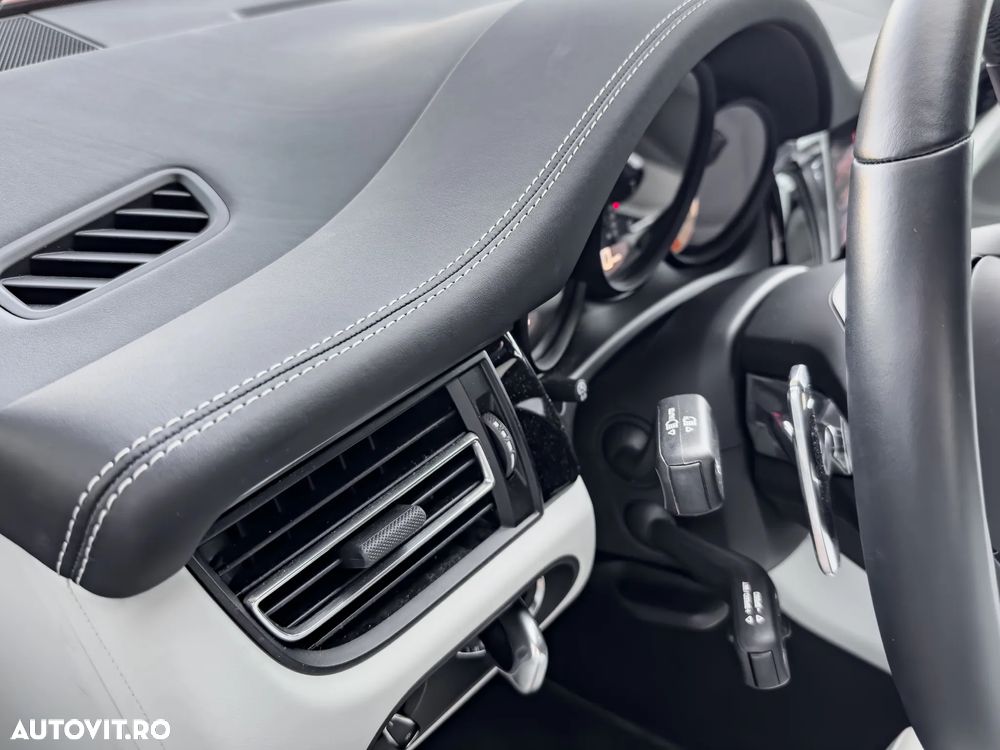 Porsche Macan T - 14
