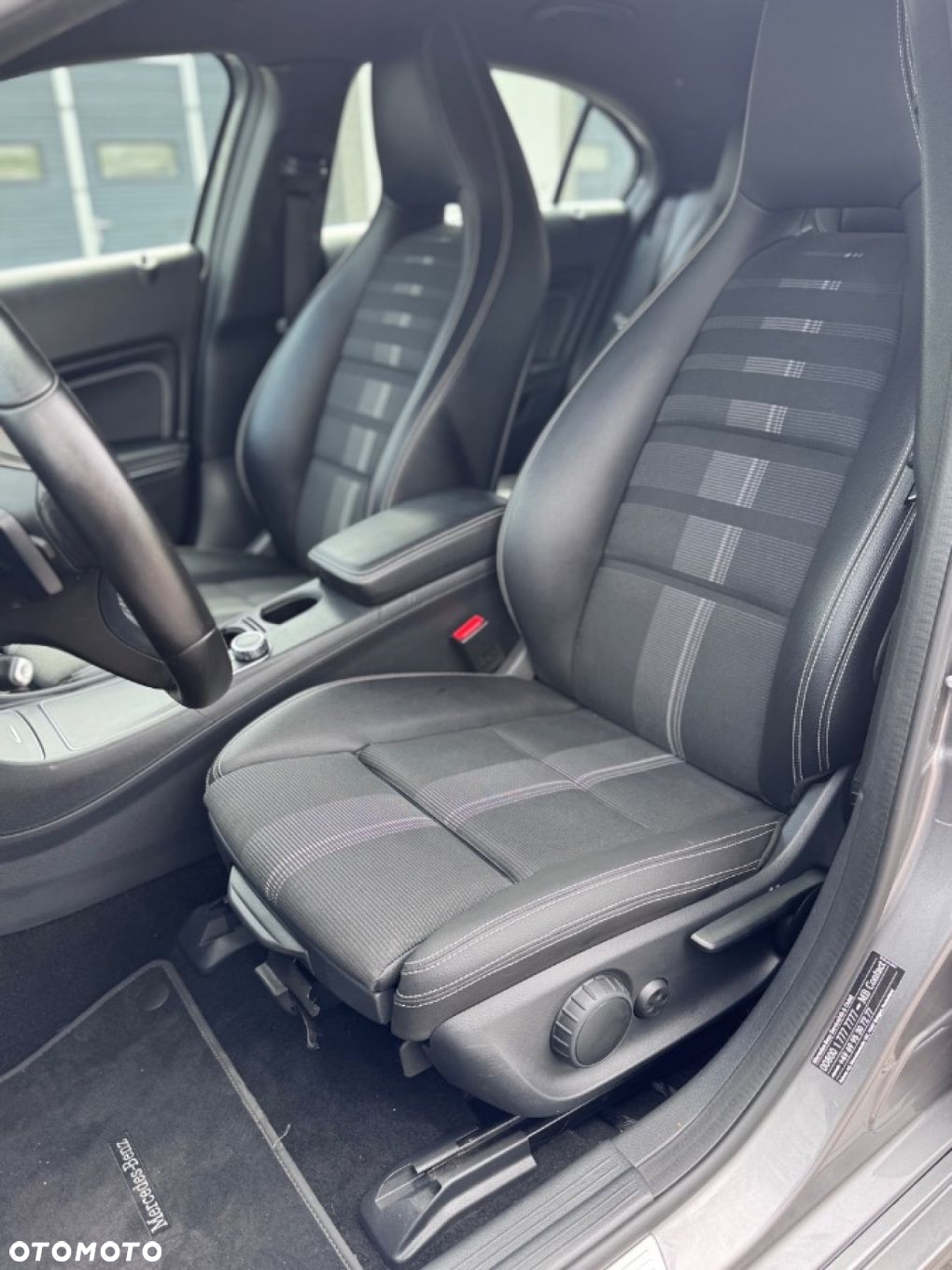 Mercedes-Benz Klasa A 180 CDI 7G-DCT AMG Line - 23