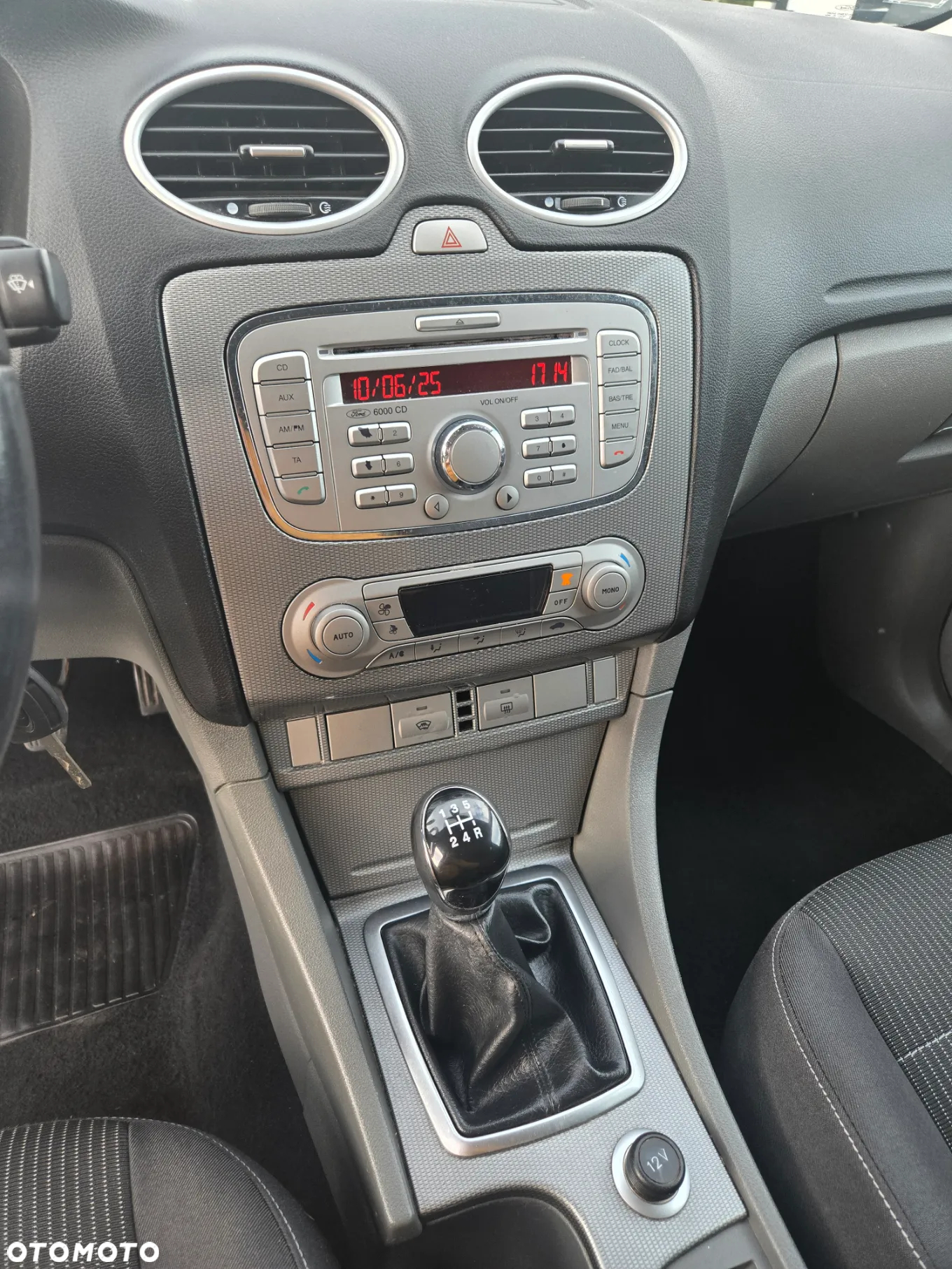 Ford Focus 2.0 16V Titanium - 24