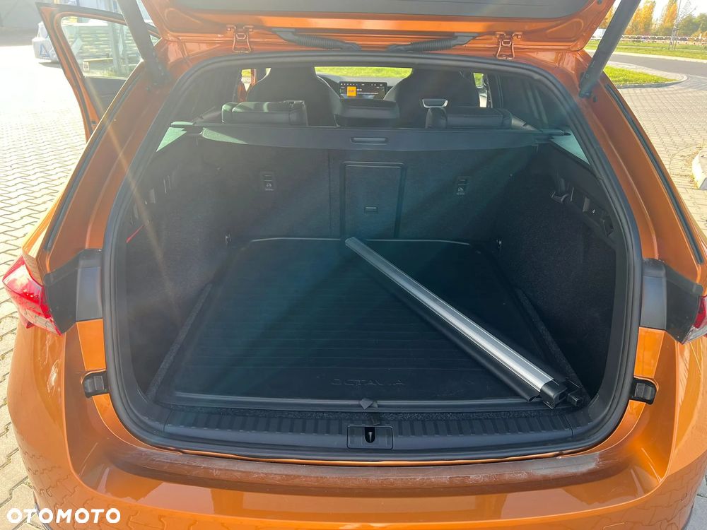 Skoda Octavia 2.0 TDI Sportline DSG - 17