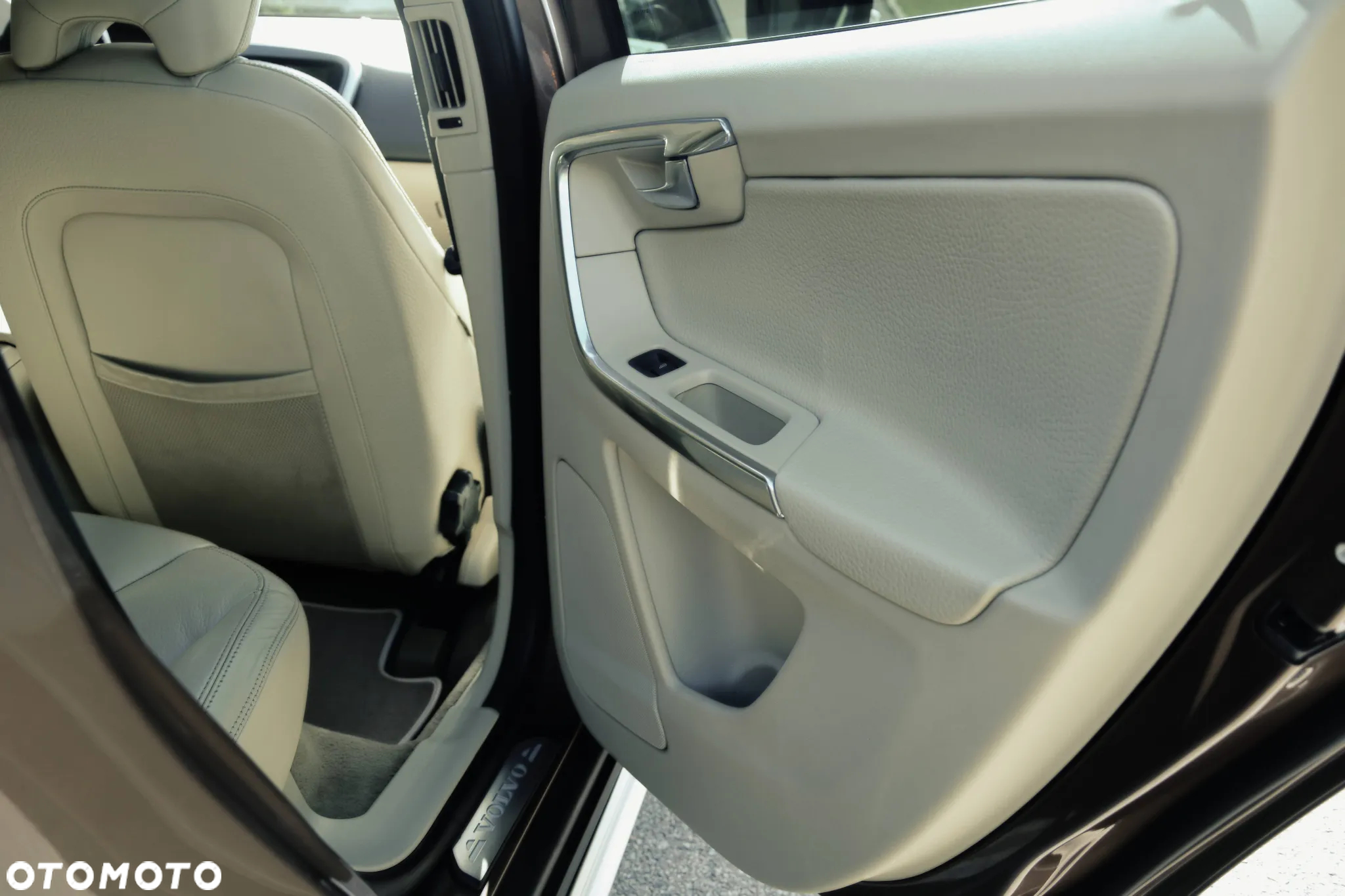 Volvo XC 60 2.4D AWD Summum - 11