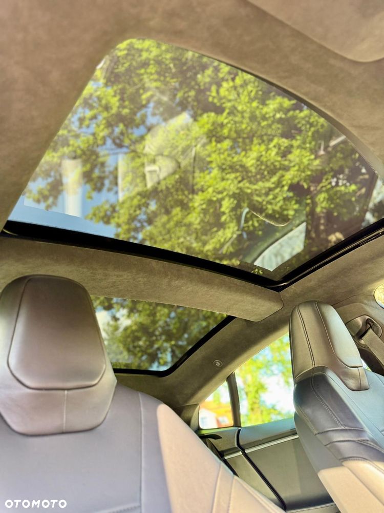 Tesla Model S - 9