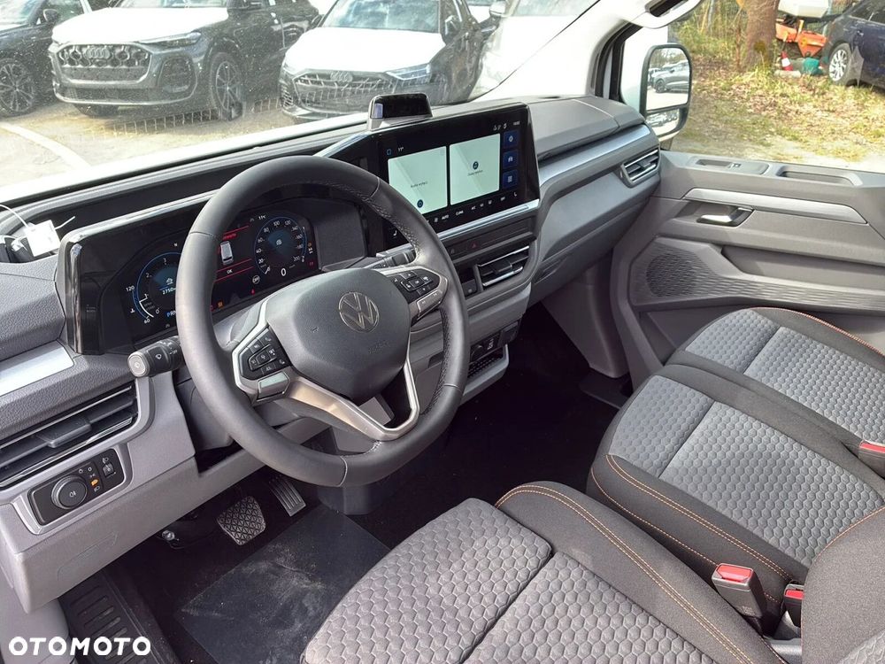 Volkswagen Caravelle - 13