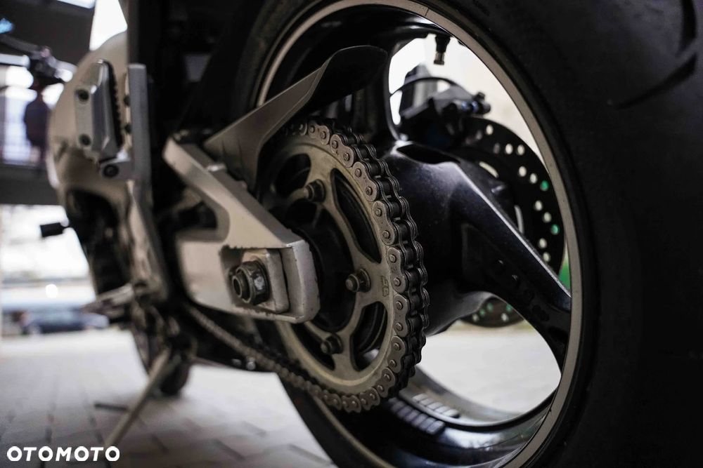 Suzuki GSR - 20