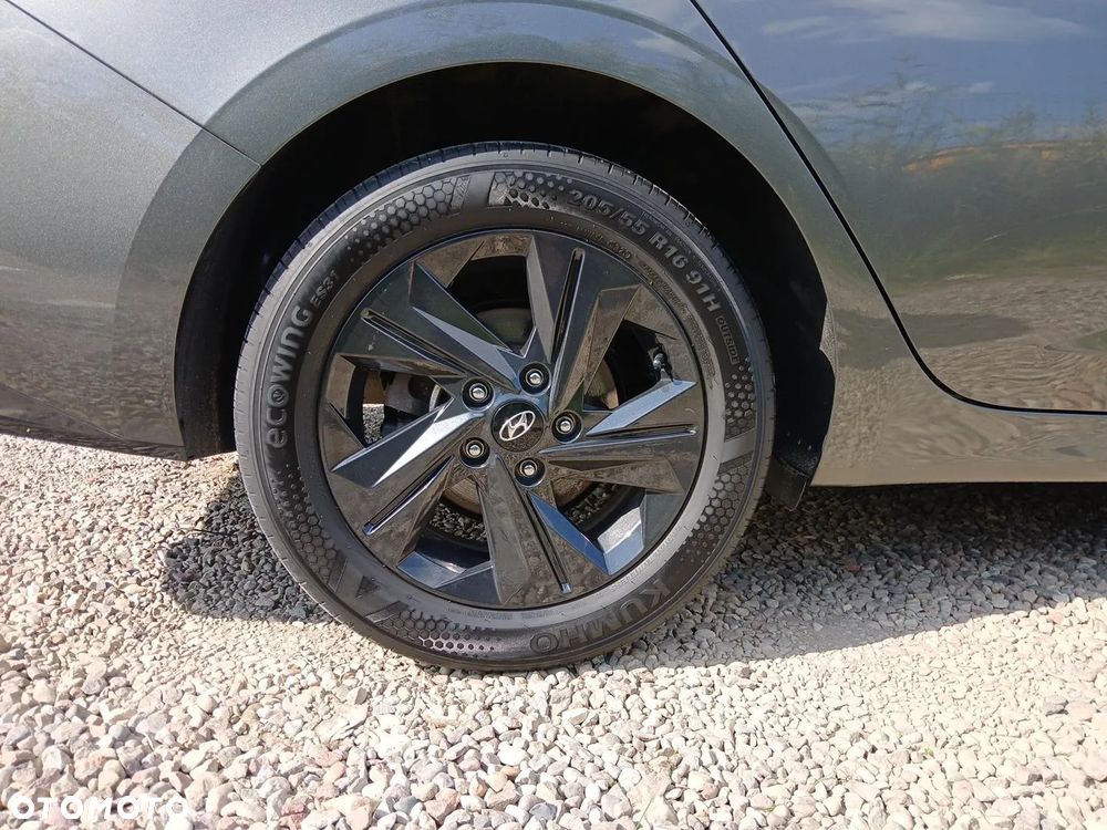 Hyundai Elantra 1.6 Smart CVT - 18