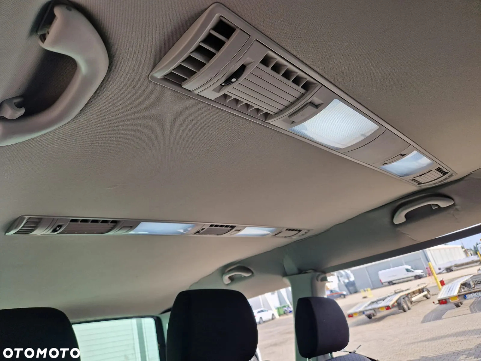 Volkswagen Caravelle - 16