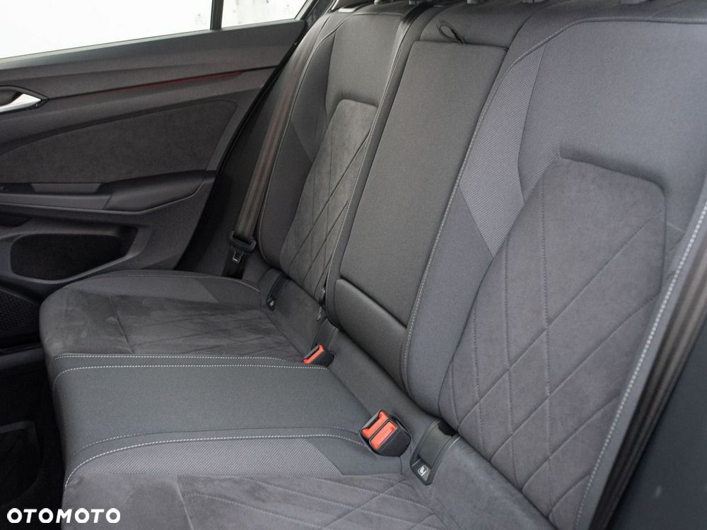 Volkswagen Golf 1.5 eTSI EVO Style DSG - 25