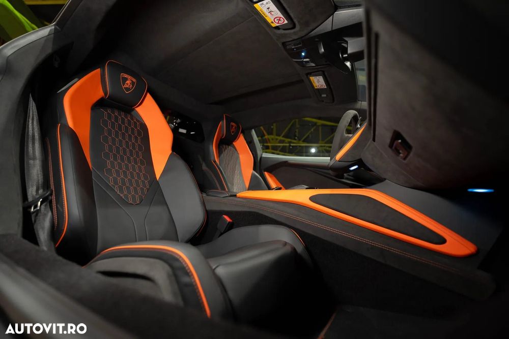 Lamborghini Revuelto - 34