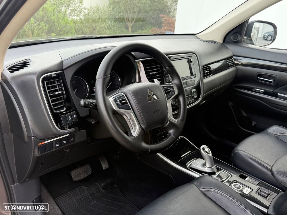 Mitsubishi Outlander 2.0 Instyle Navi - 17
