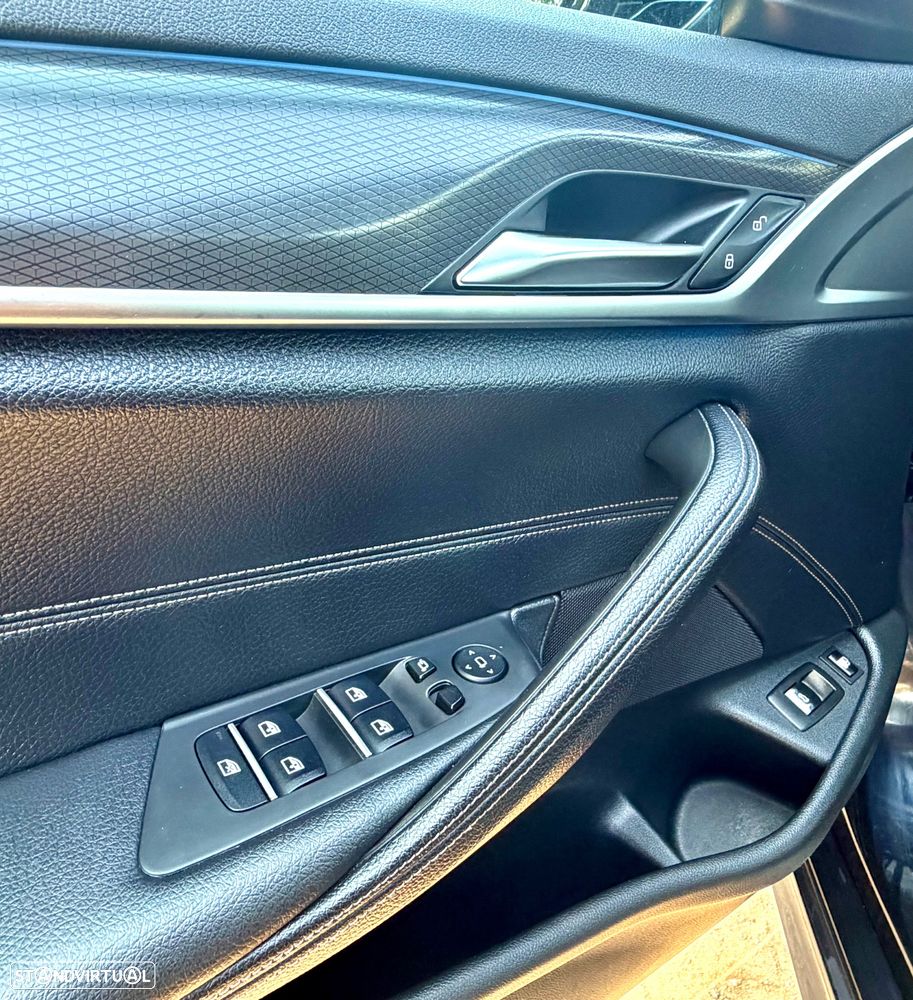 BMW 530 e Pack Desportivo M - 15