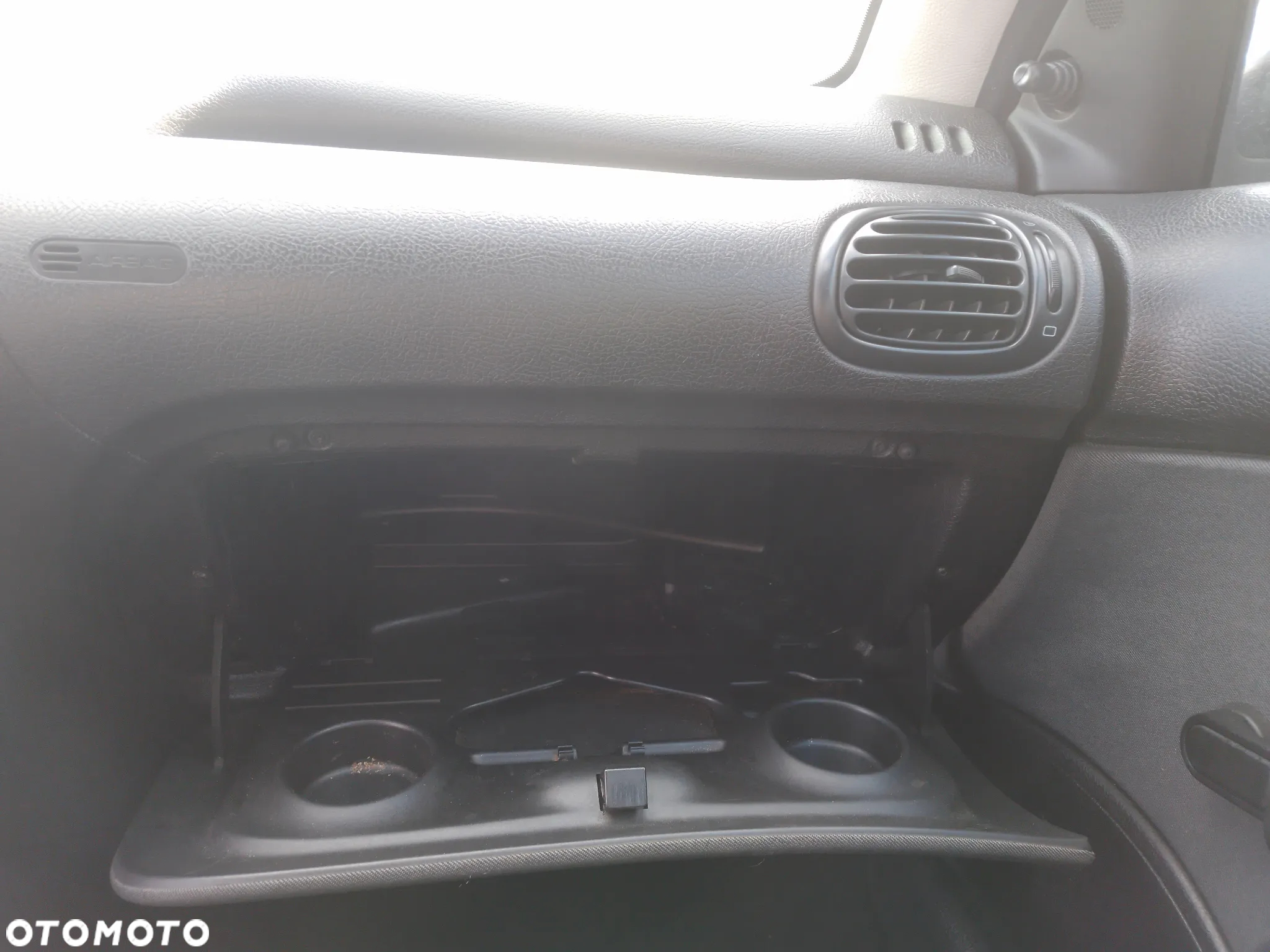 PEUGEOT 206 1.4 16V KFU (ET3J4) KOLOR KKN LICZNIK - 32