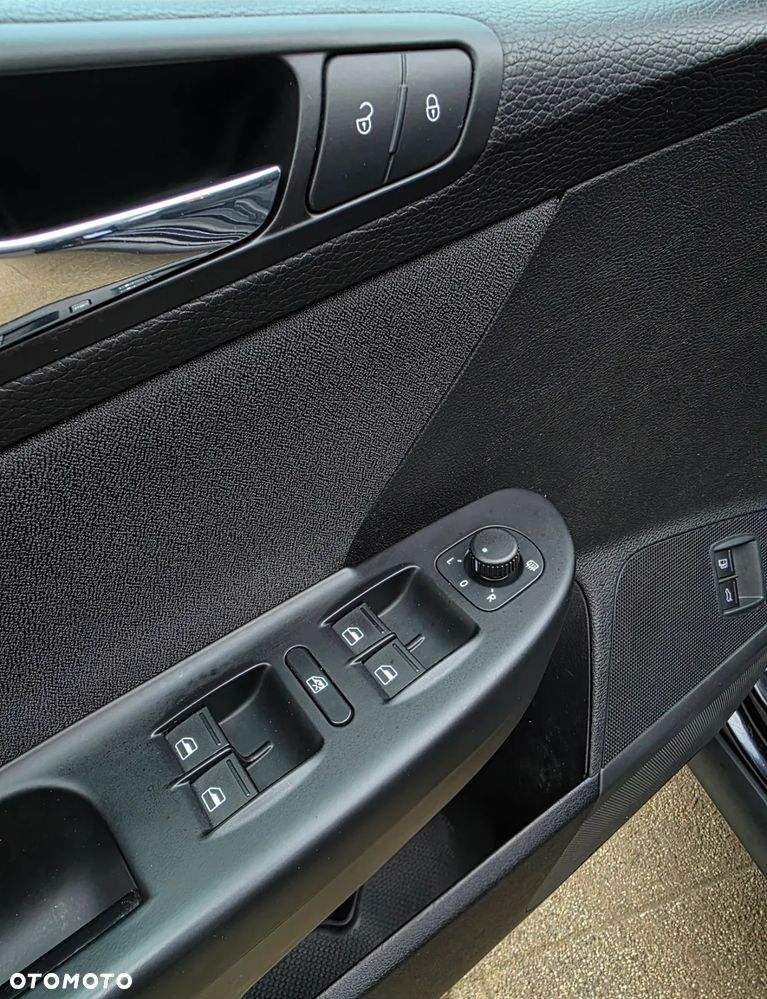 Volkswagen Passat Variant 2.0 TDI BlueMotion Technology DPF Comfortline - 15