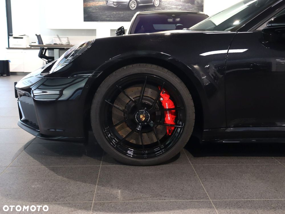 Porsche 911 Carrera T-Hybrid 4 GTS - 11