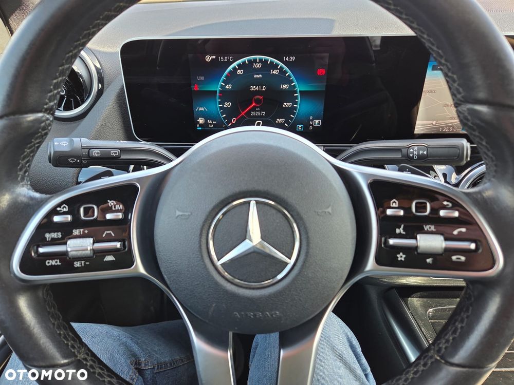 Mercedes-Benz GLA 200 d 8G-DCT - 11