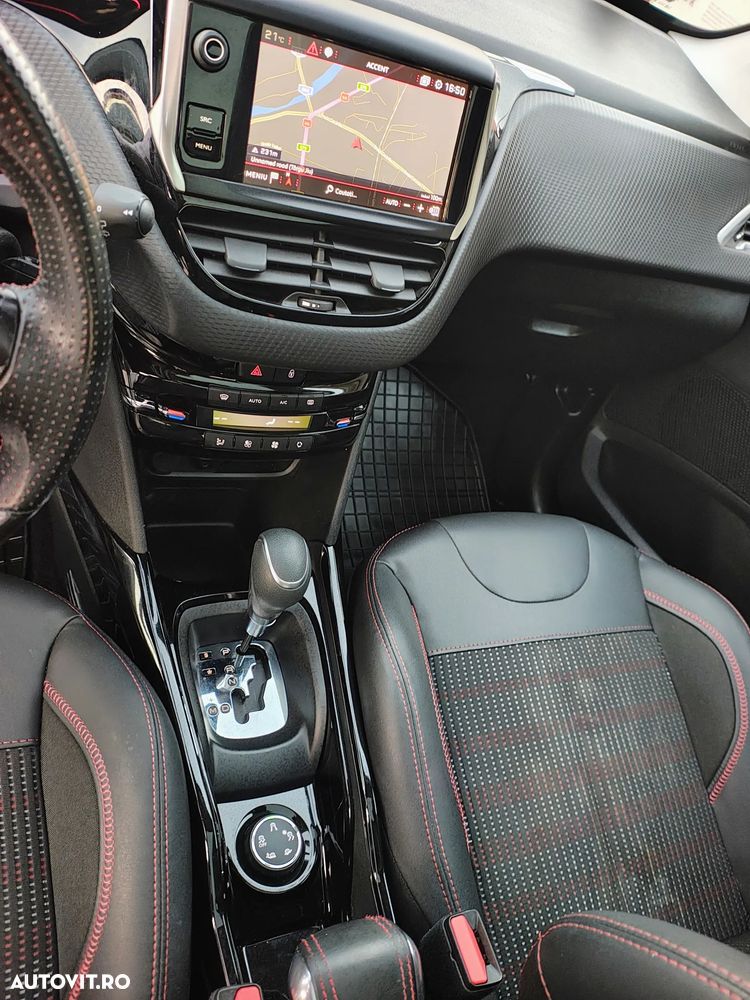 Peugeot 2008 PureTech 110 Stop&Start EAT6 GT-Line Edition - 21