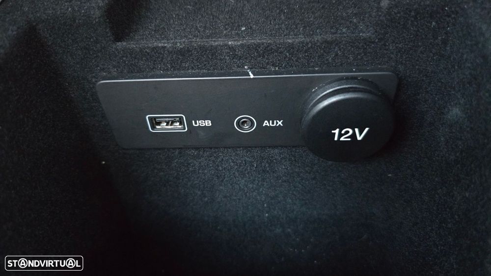 Jaguar XE 2.0 D R-Sport - 32