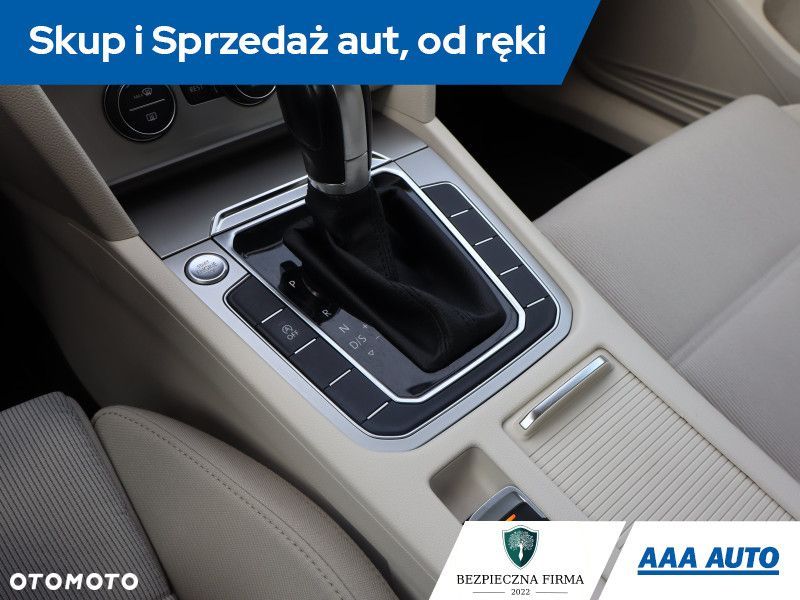 Volkswagen Passat - 14