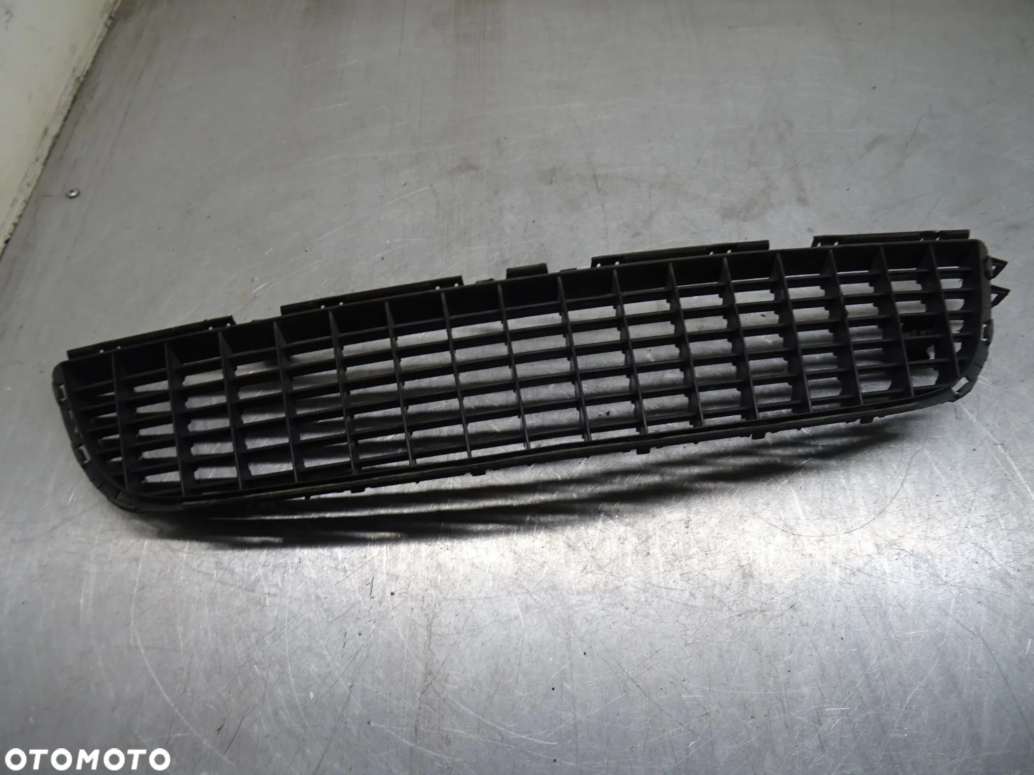 OPEL VECTRA C GTS LIFT 05-08 KRATKA ZDERZAKA ŚRODKOWA - 1