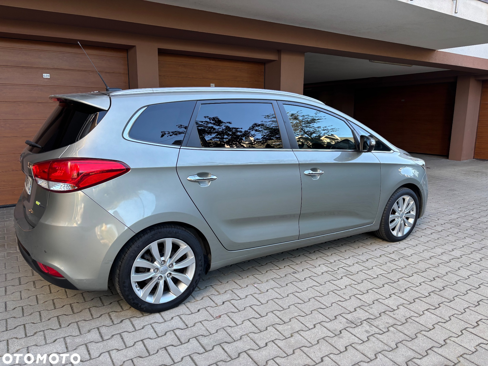 Kia Carens 1.7 CRDi 136 Dream Team Edition - 25