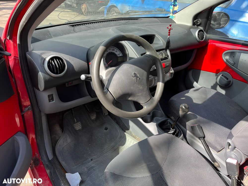 Dezmembrez Peugeot 107 rosu 2007 1.0 benzina 4usi - 18