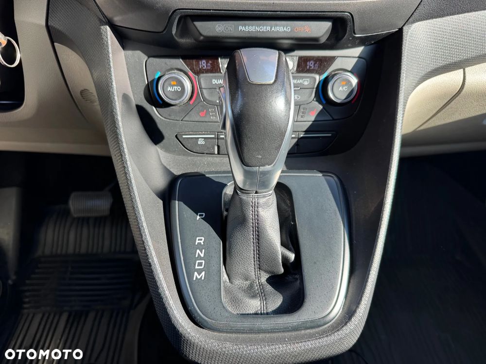 Ford Transit Connect - 19