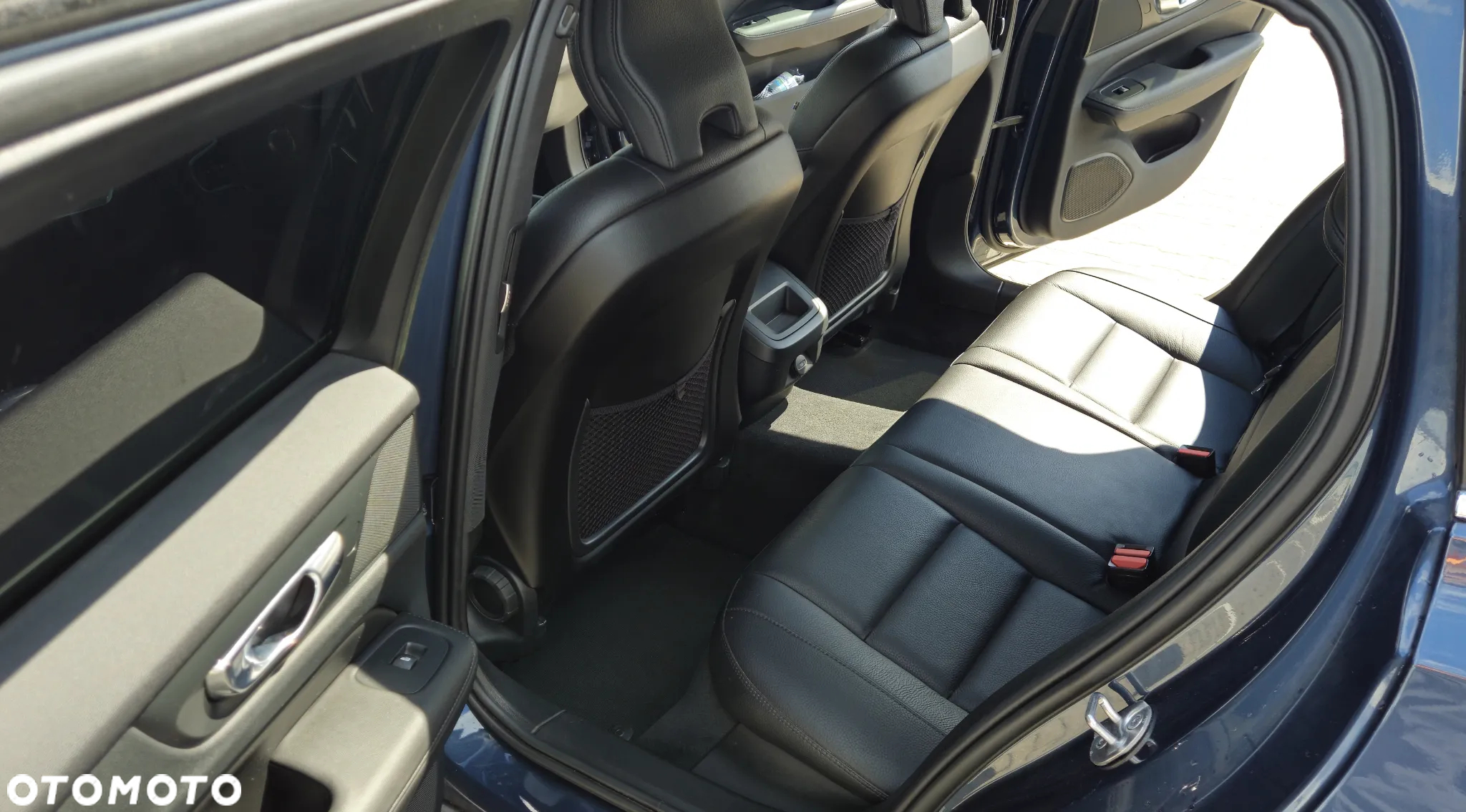 Volvo V60 B4 D Plus Dark - 17