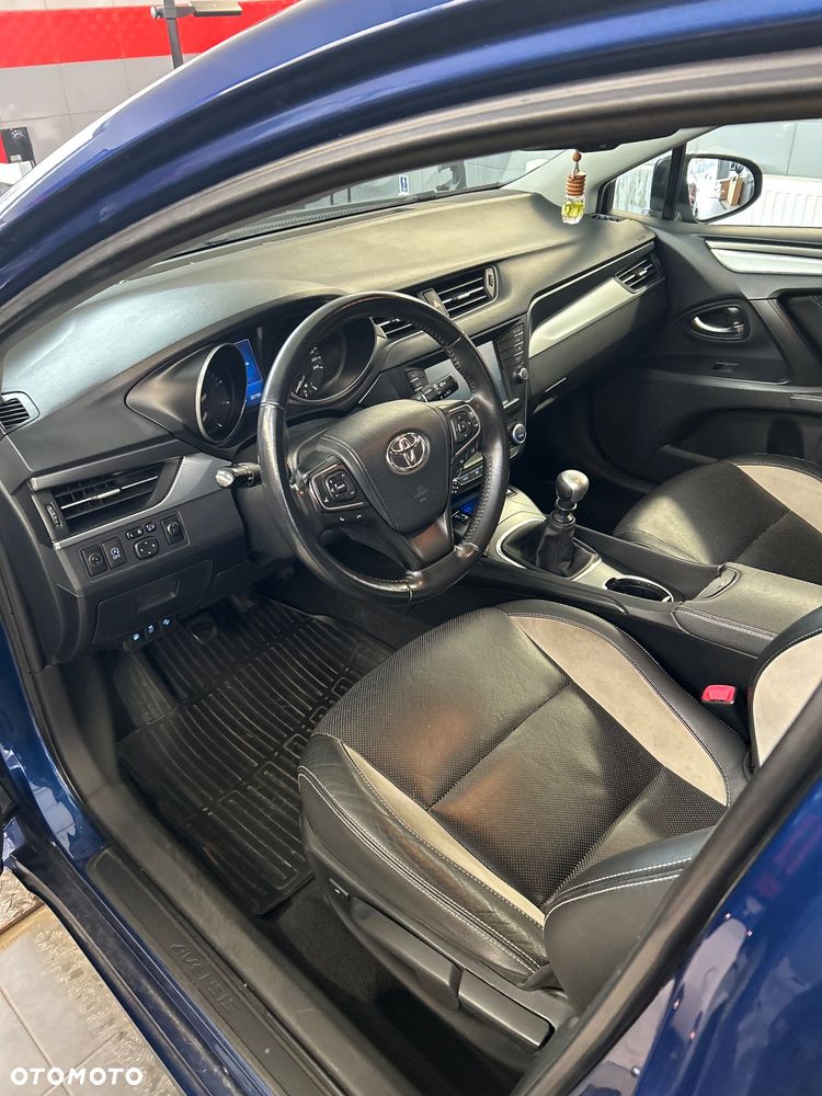 Toyota Avensis 2.0 D-4D Premium - 15