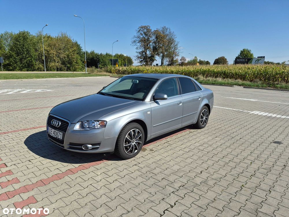 Audi A4 Limousine - 1