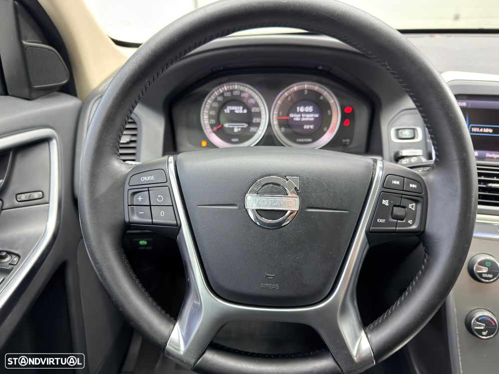 Volvo XC 60 2.0 D4 DRIVe Momentum - 25