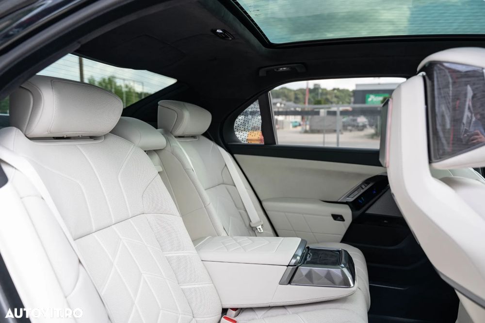 BMW Seria 7 740 xDrive - 8