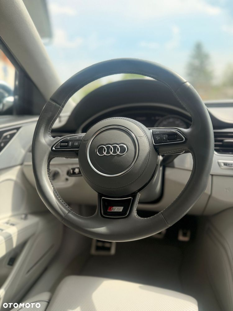 Audi S8 - 22