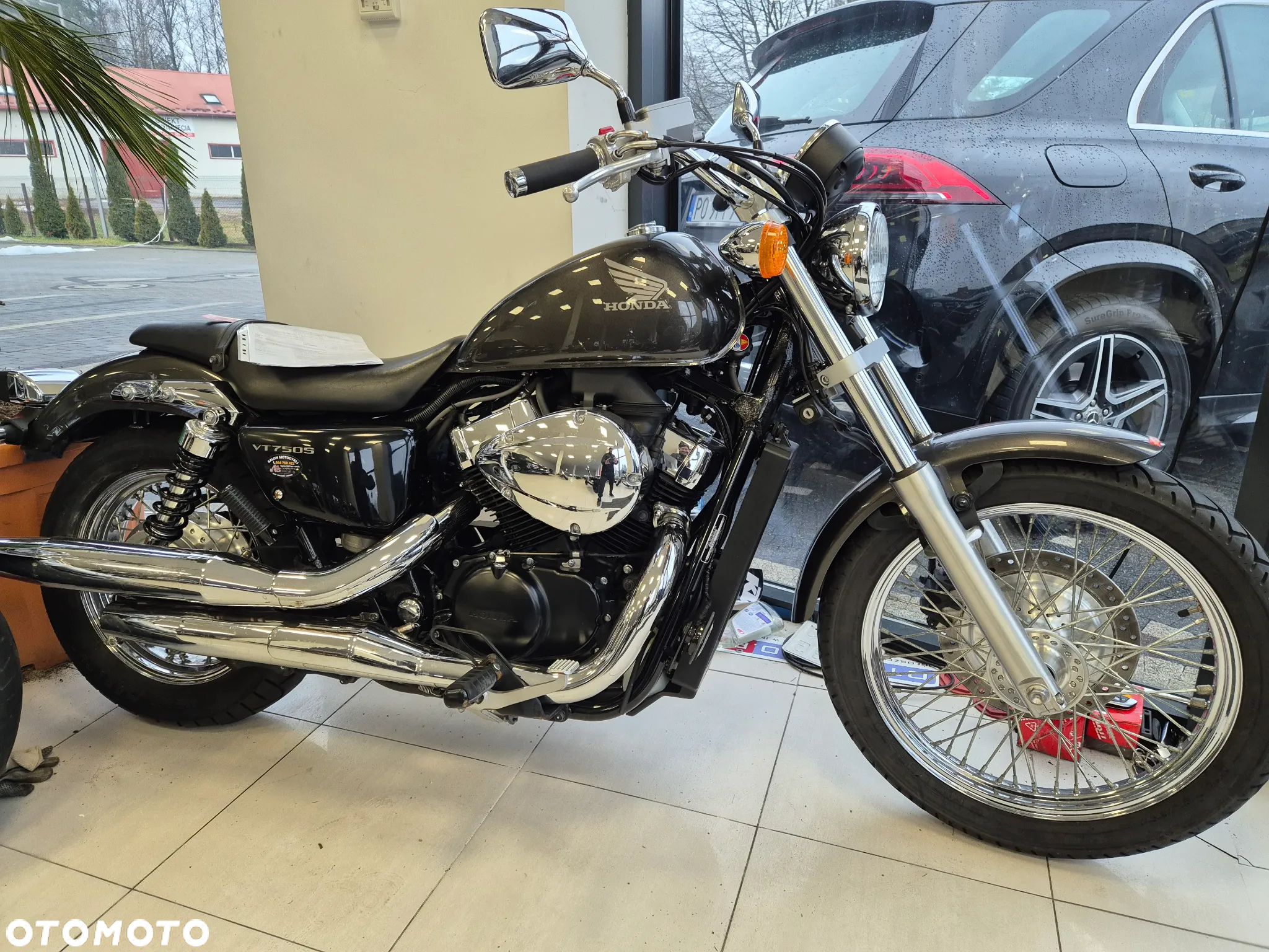 Suzuki Intruder - 12
