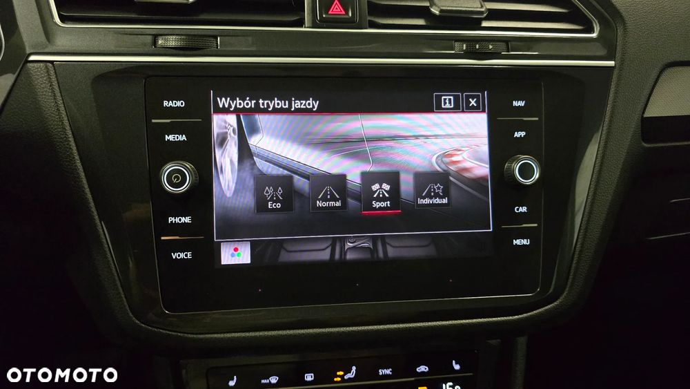 Volkswagen Tiguan 2.0 TSI 4Mot Elegance DSG - 24