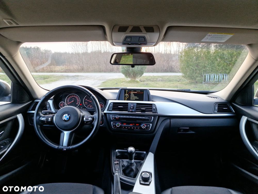 BMW Seria 3 320d xDrive - 14