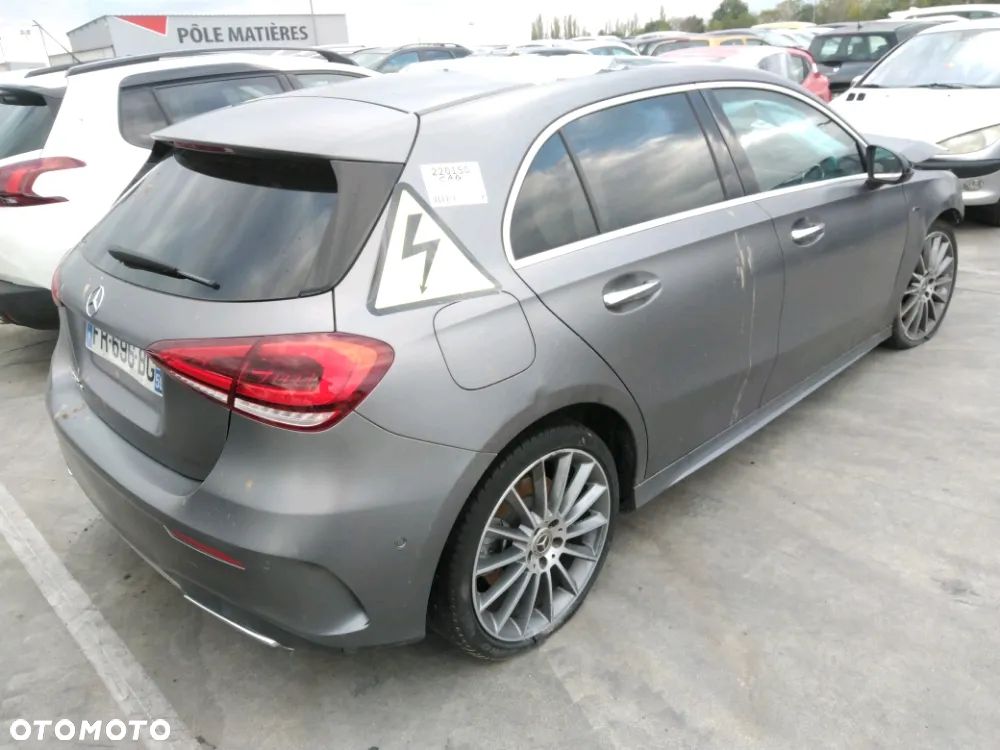 Mercedes-Benz Klasa A 250 E AMG Line 8G-DCT - 3