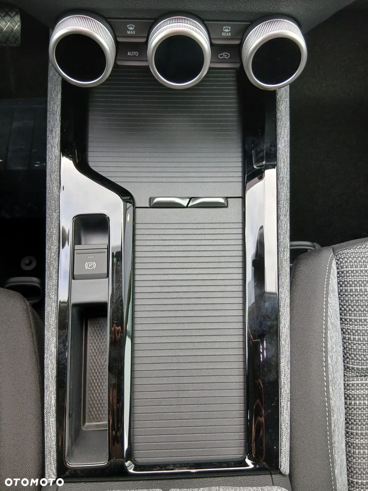 Skoda Superb 2.0 TSI Selection DSG - 21