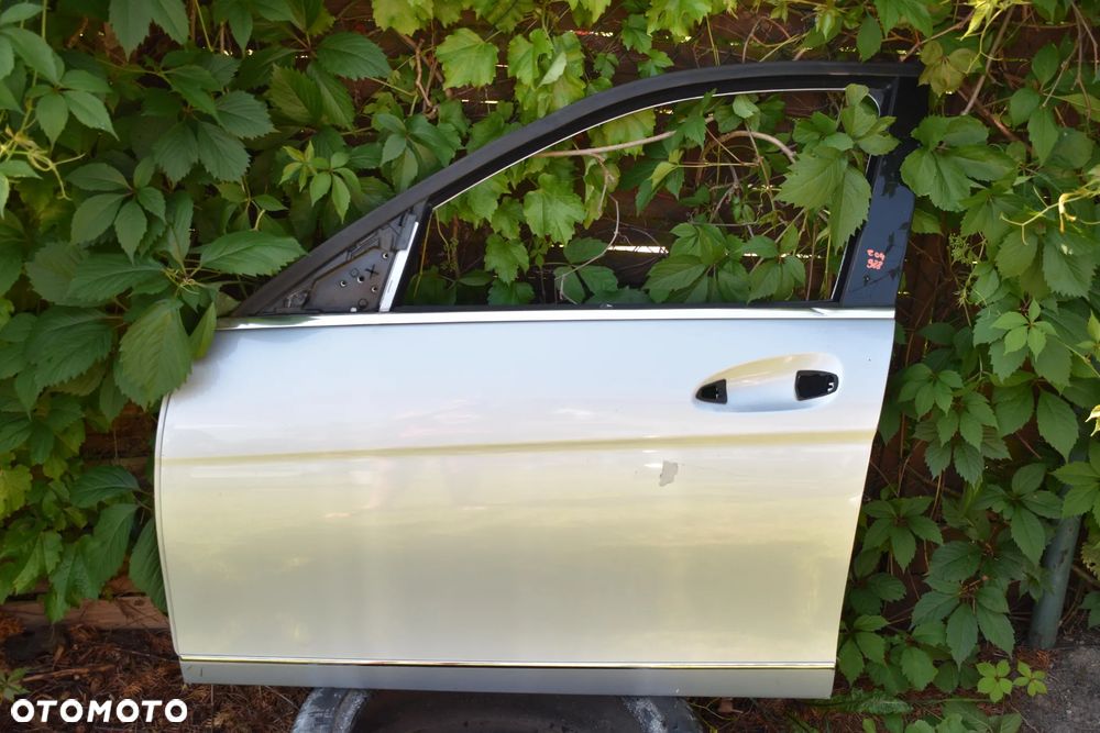 MERCEDES W204 DRZWI LEWE PRZEDNIE PRZÓD 988 - 1