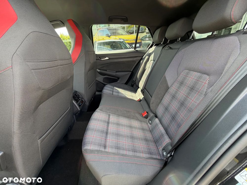 Volkswagen Golf - 11